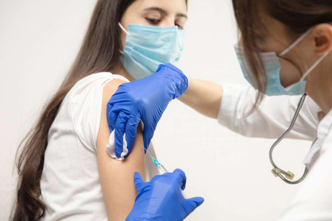 Teen getting vaccinated.